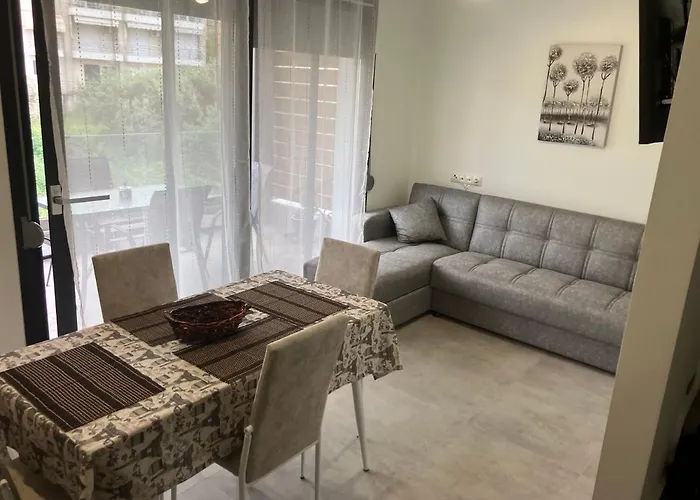 éva House *